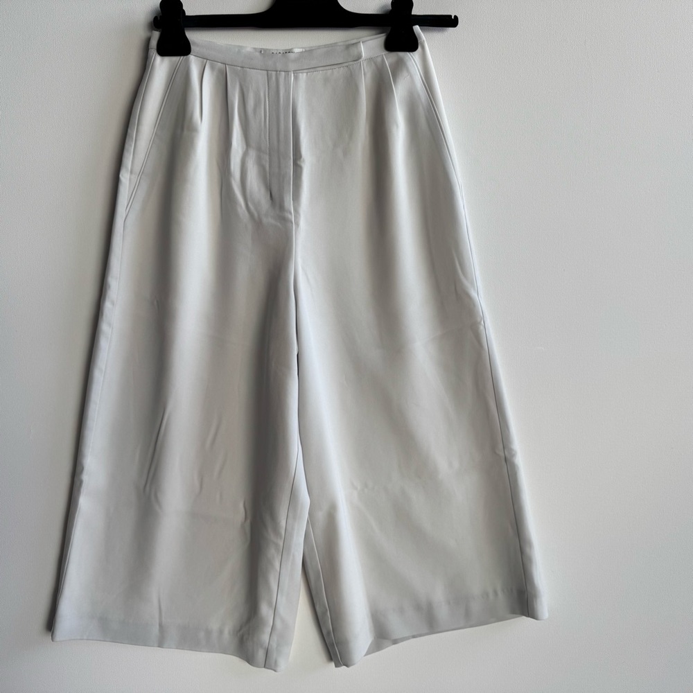 Aritzia Babaton Lazarus Culottes Gray Ankle Cropped Pants Size: 02